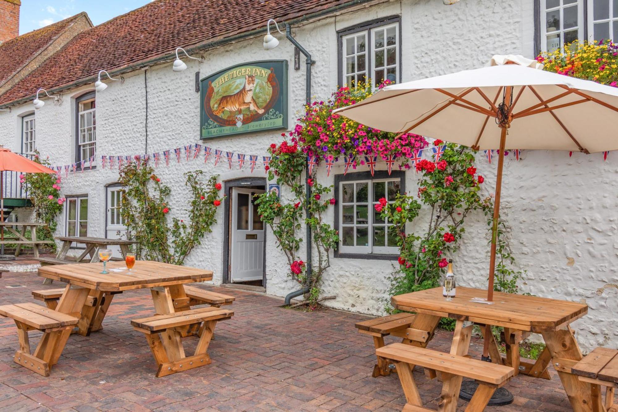 Tiger Inn - Elizabeth Eastdean Eksteriør billede