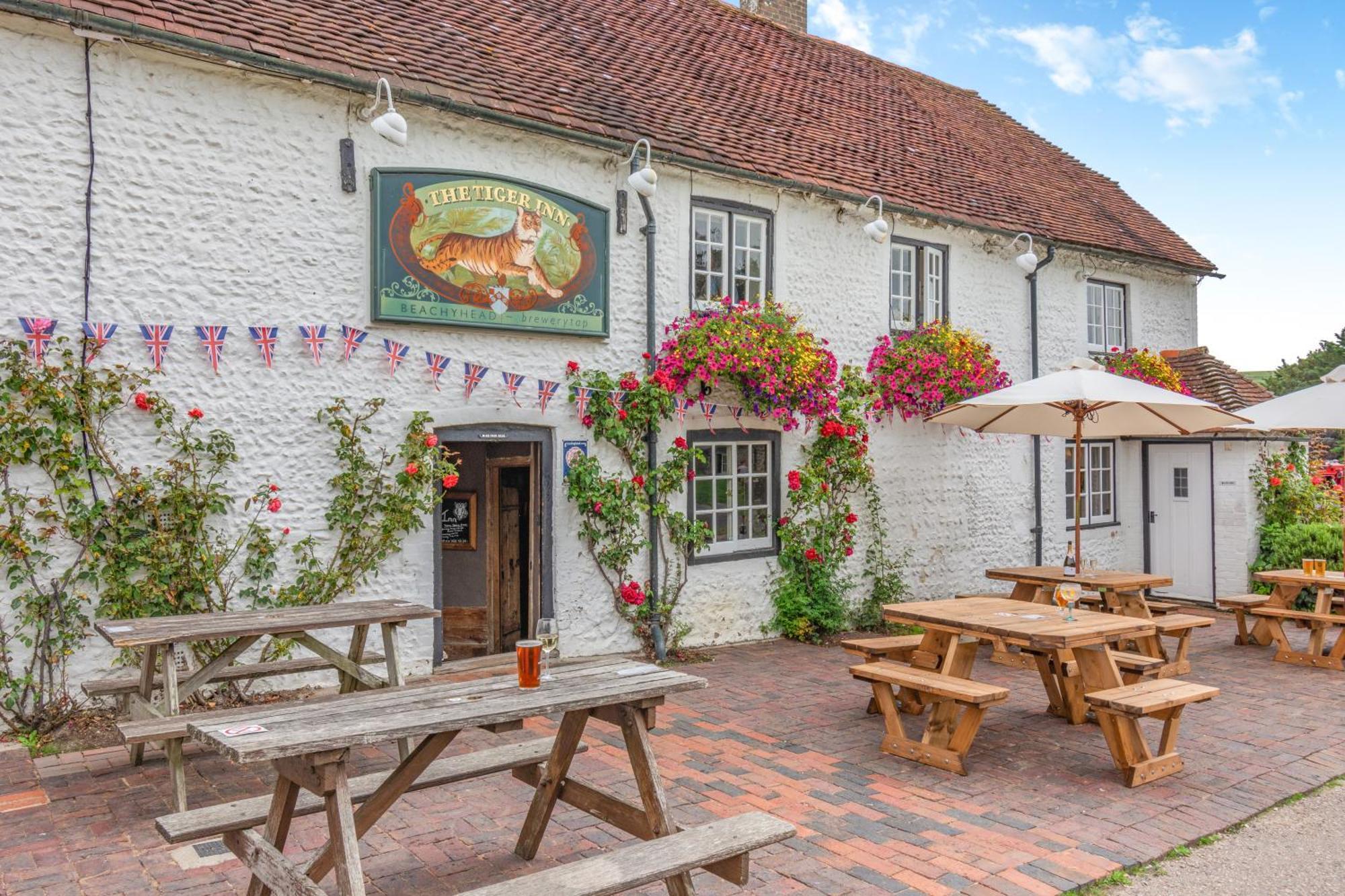 Tiger Inn - Elizabeth Eastdean Eksteriør billede